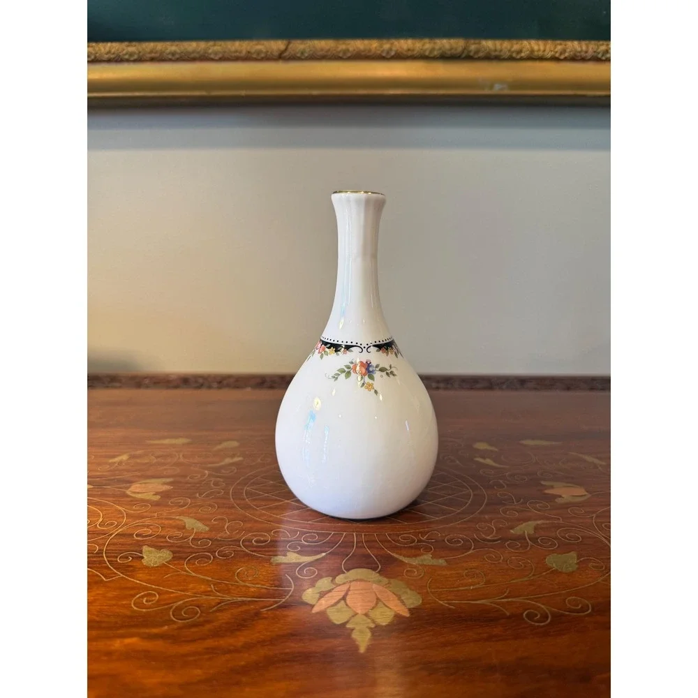 Vintage Wedgwood Osborne Bud Vase with‎ Box